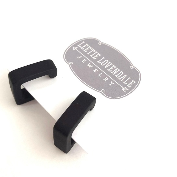 Geometric Square Hoop Black Small Earrings - Picture 6 of 8